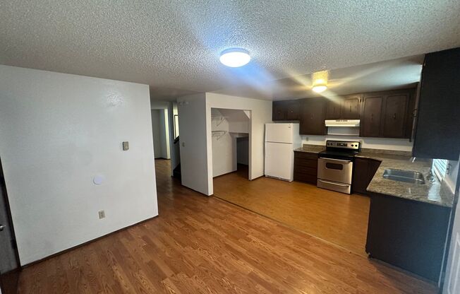 3 beds, 1.5 baths, 1,100 sqft, $1,900, Unit O19-C