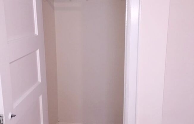 2 beds, 1 bath, 1,100 sqft, $1,725, Unit B1