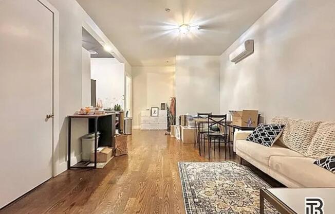 3 beds, 1 bath, $5,200, Unit 1