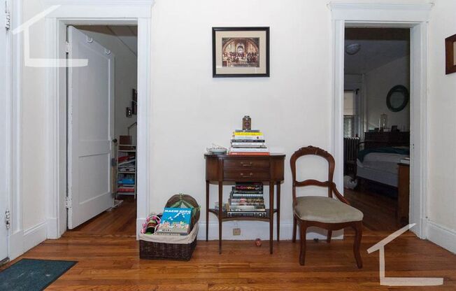 2 beds, 1 bath, $2,900, Unit 7B