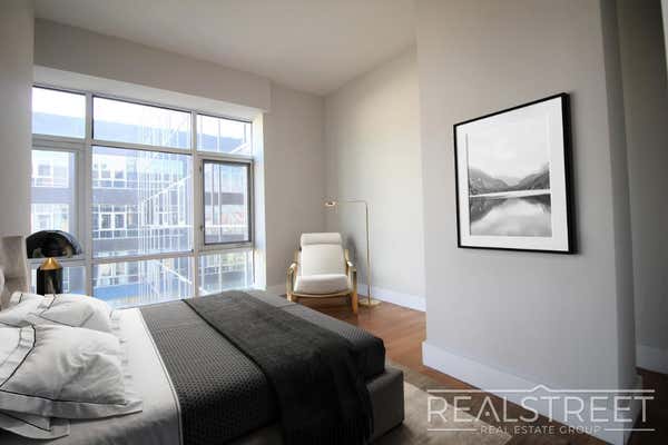 3 beds, 1 bath, $4,000, Unit 601