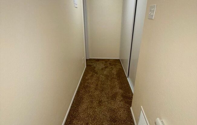 Studio, 1 bath, 445 sqft, $804, Unit 250