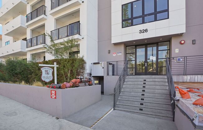 Modern Aesthetic, Amenities and Appliances Available! Take a Tour!