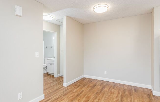 1 bed, 1 bath, 555 sqft, $1,795, Unit 49