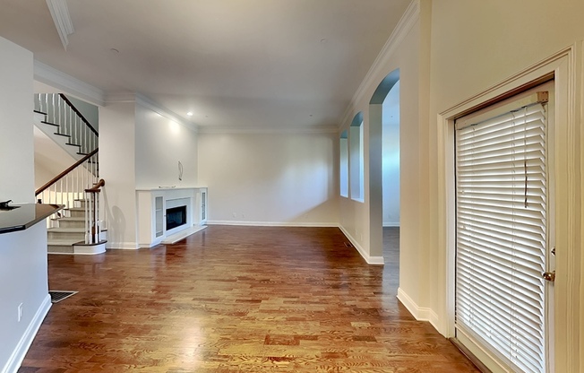 3008 MONTCLAIR CIR SE