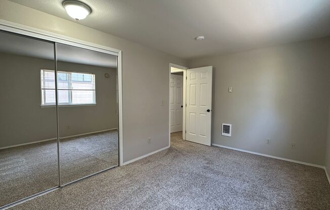 2 beds, 1 bath, 840 sqft, $1,295, Unit 74