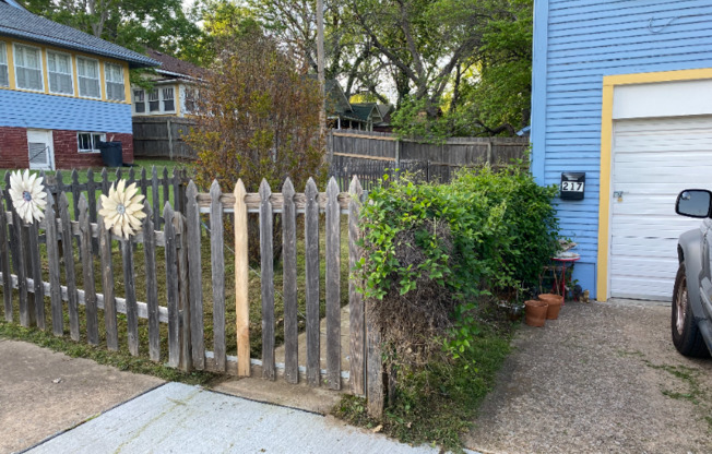 217 W JASPER ST