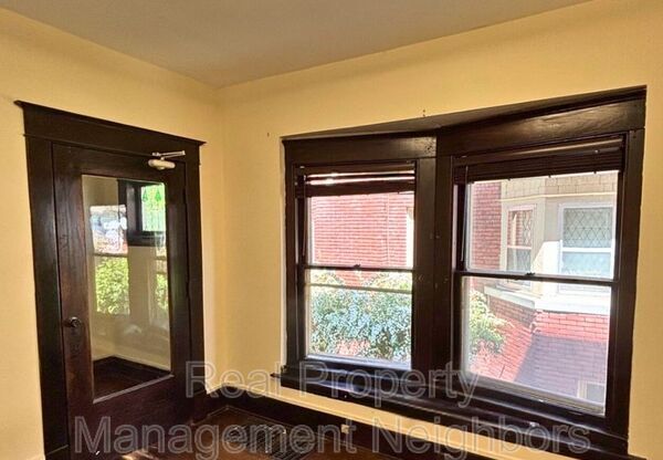 216 LAFAYETTE AVE NE