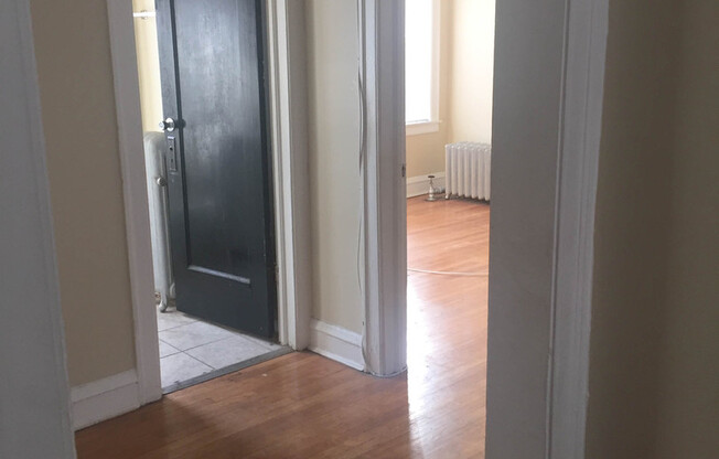 2 beds, 1 bath, $975, Unit 1639 #3