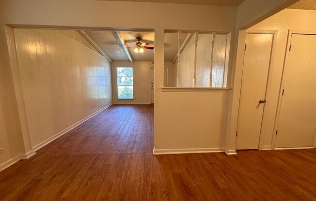 2 beds, 1 bath, 1,007 sqft, $1,195