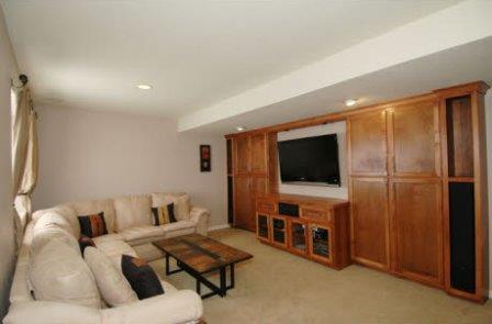 Spacious 5BR/3.5BA Boulder House - Available August 8