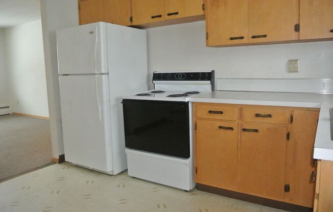 2 beds, 1 bath, $625, Unit 2