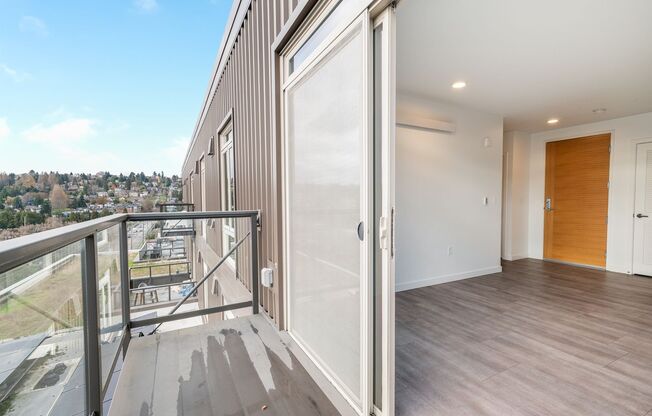 1 bed, 1 bath, 587 sqft, $1,975, Unit 703