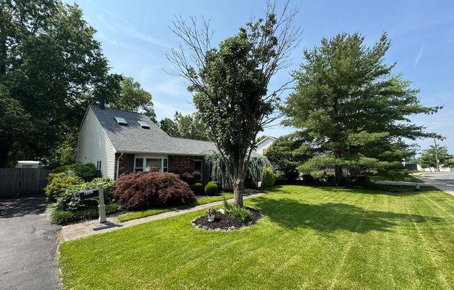 Beautiful 3 Bed 2.5 Bath Single Family Home On Large Private Lot In Manassas