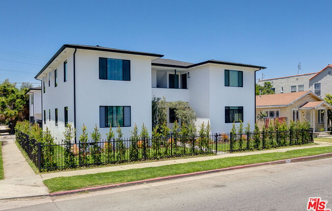 2845 REDONDO BLVD