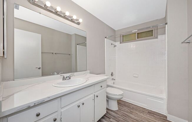 2 beds, 1 bath, 900 sqft, $1,450