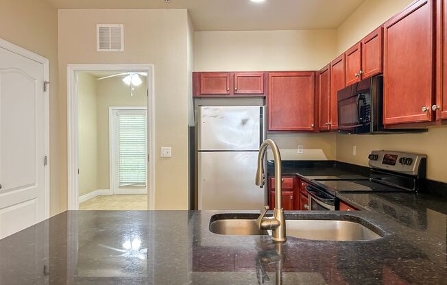 3 beds, 3 baths, $1,800, Unit Apt 49