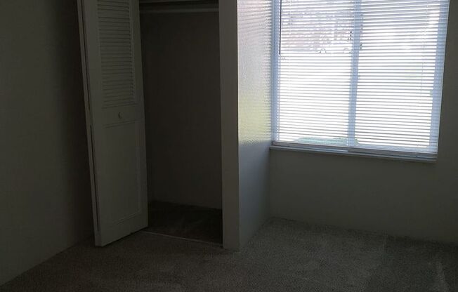 3 beds, 1 bath, 890 sqft, $1,675, Unit 505 H1