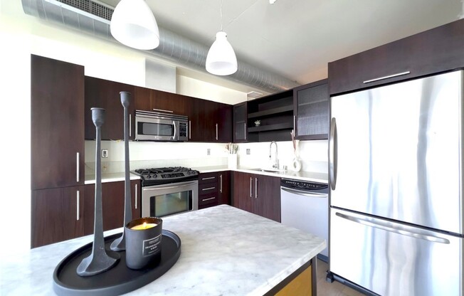 1 bed, 1 bath, 990 sqft, $3,200, Unit 606