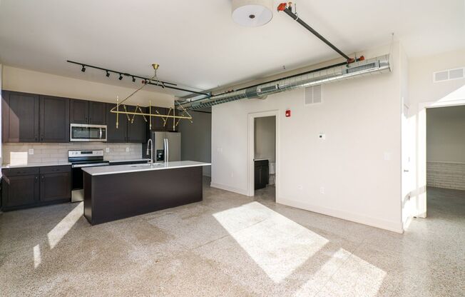 2 beds, 1 bath, $2,084, Unit 875 Michigan Ave Apt. 302