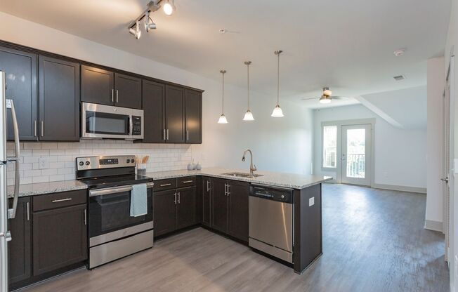 Studio, 1 bath, 580 sqft, $1,625
