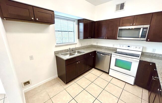 2 beds, 3 baths, $1,300, Unit UNIT 1735