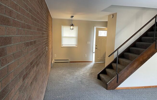Cozy 2 BR / 1 Bath Townhome in Turtle Creek