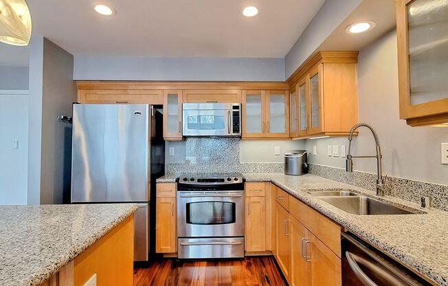 Beautiful Second Floor Loft With Modern Features!