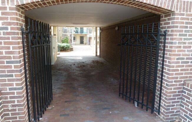 Available Spring Semester & Summer 2025! Walk to UNC Campus & downtown from Chancellor Square