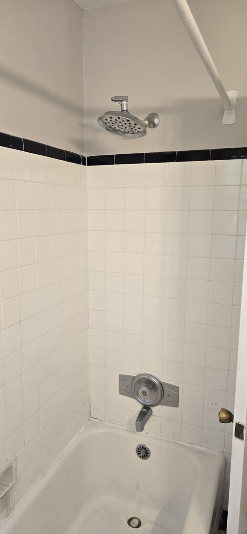 1 bed, 1 bath, $925, Unit 4A