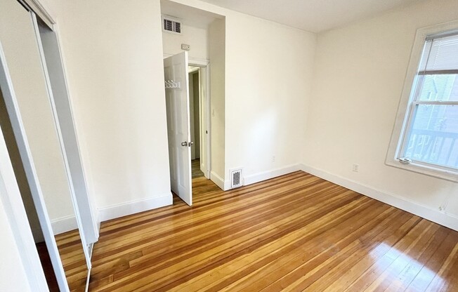 3 beds, 1 bath, $3,600, Unit 2