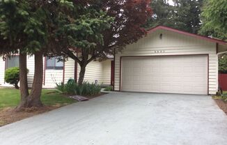 Spacious Mukilteo Rambler in Harbor Pointe – 3BR, Deck & Private Backyard