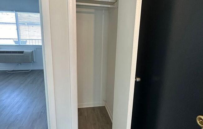 1 bed, 1 bath, 650 sqft, $1,950, Unit 25