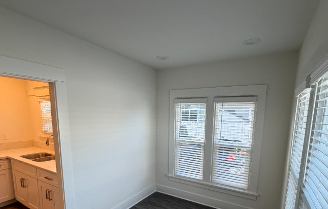 541 W COMMONWEALTH AVE