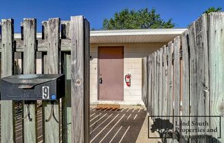 817 W CAROLE ST