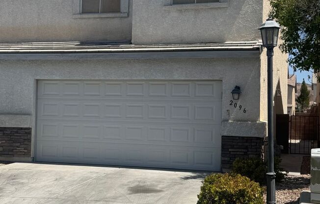 Great townhome in gated community, 3brs, 2bth, 2cg