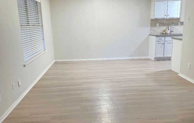 2 beds, 1 bath, 900 sqft, $1,321, Unit LAW11-116