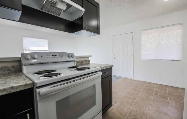 E Mesquite Ave. 1400& 1404