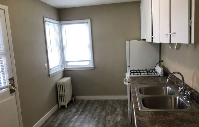 1 bed, 1 bath, 500 sqft, $933, Unit #11