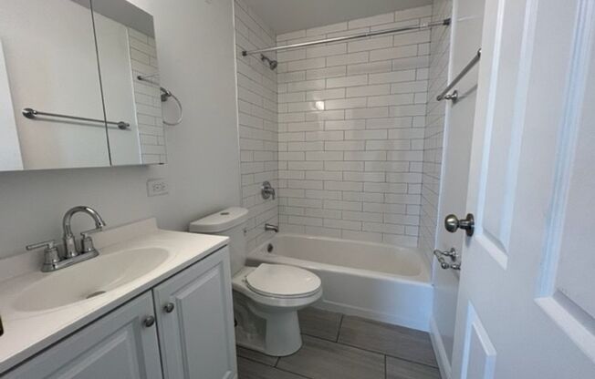 2 beds, 1 bath, 1,100 sqft, $1,995, Unit 0701
