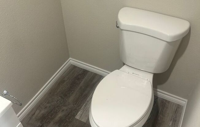 Studio, 1 bath, 400 sqft, $799, Unit 37