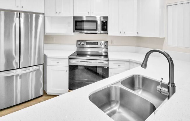 Beautiful one bedroom/one bath in the Verano community at UTC! Close to so much!