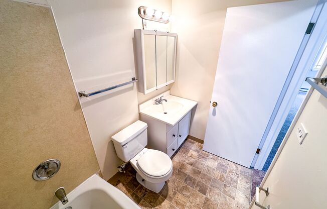 1 bed, 1 bath, 475 sqft, $1,295, Unit 208