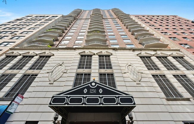 1250 N DEARBORN ST
