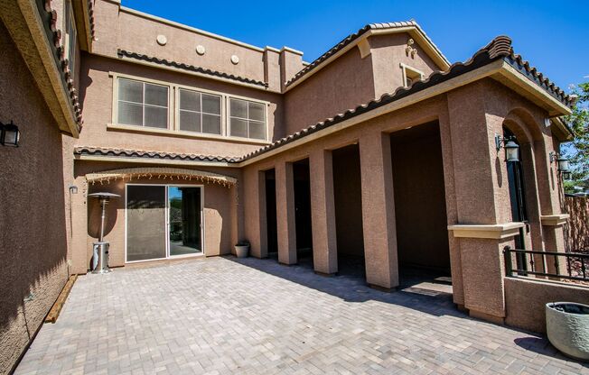 Beautiful 7 bedroom, 5.5 bath home in Henderson!