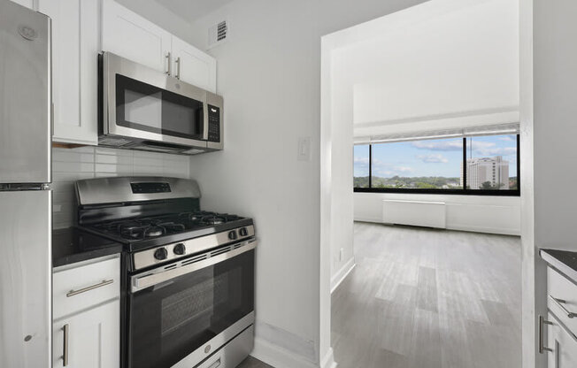 A Kitchen With a Oven at Ashlawn at Southern Towers, Alexandria, Virginia