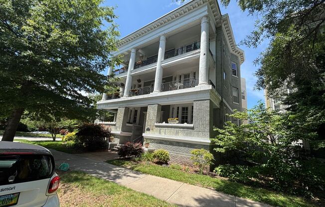 Gorgeous 1 Bedroom 1 Bathroom Condo located in Norfolk VA available 5/24/2025