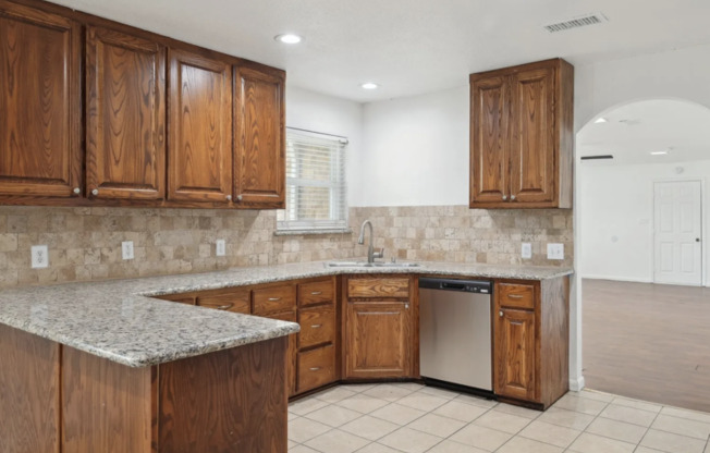 3817 TRL LK DR