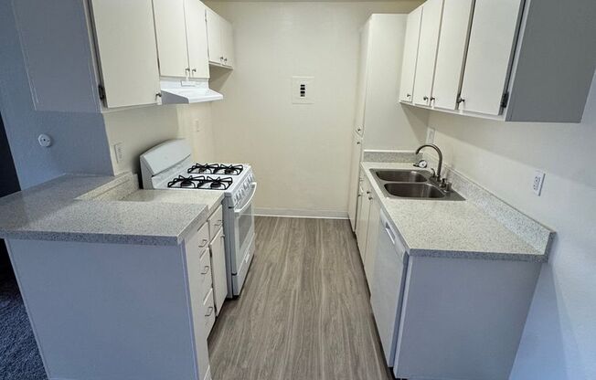 1 bed, 1 bath, 700 sqft, $2,010, Unit 436