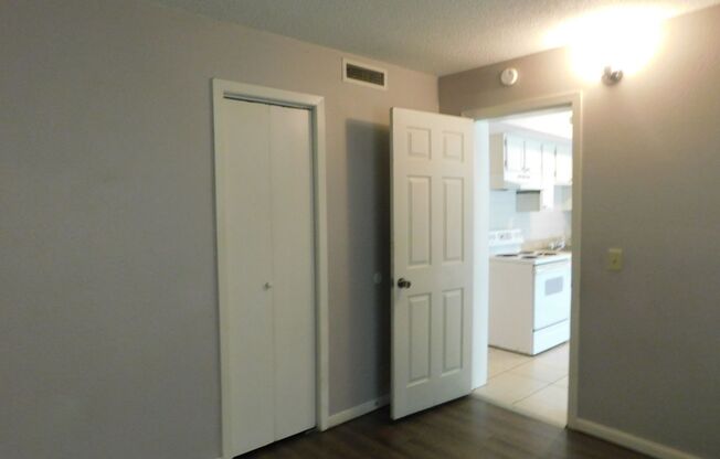 2 beds, 1 bath, $700, Unit 229 State St - Apt B